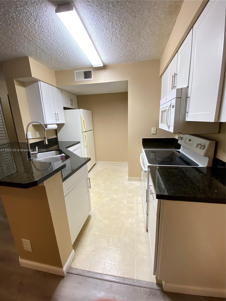 SUMMERBREEZE CONDO - Residential Lease