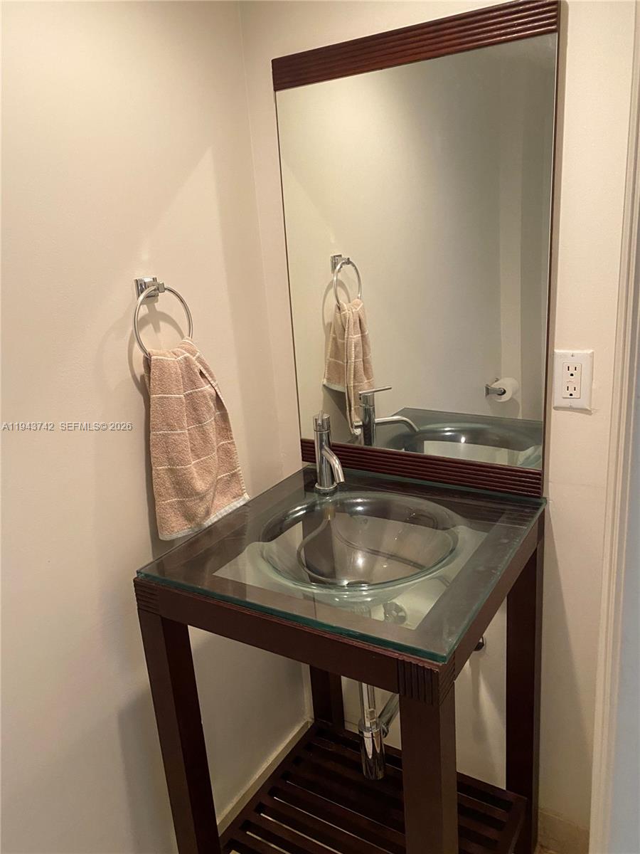 THE COLLINS CONDO - Residential