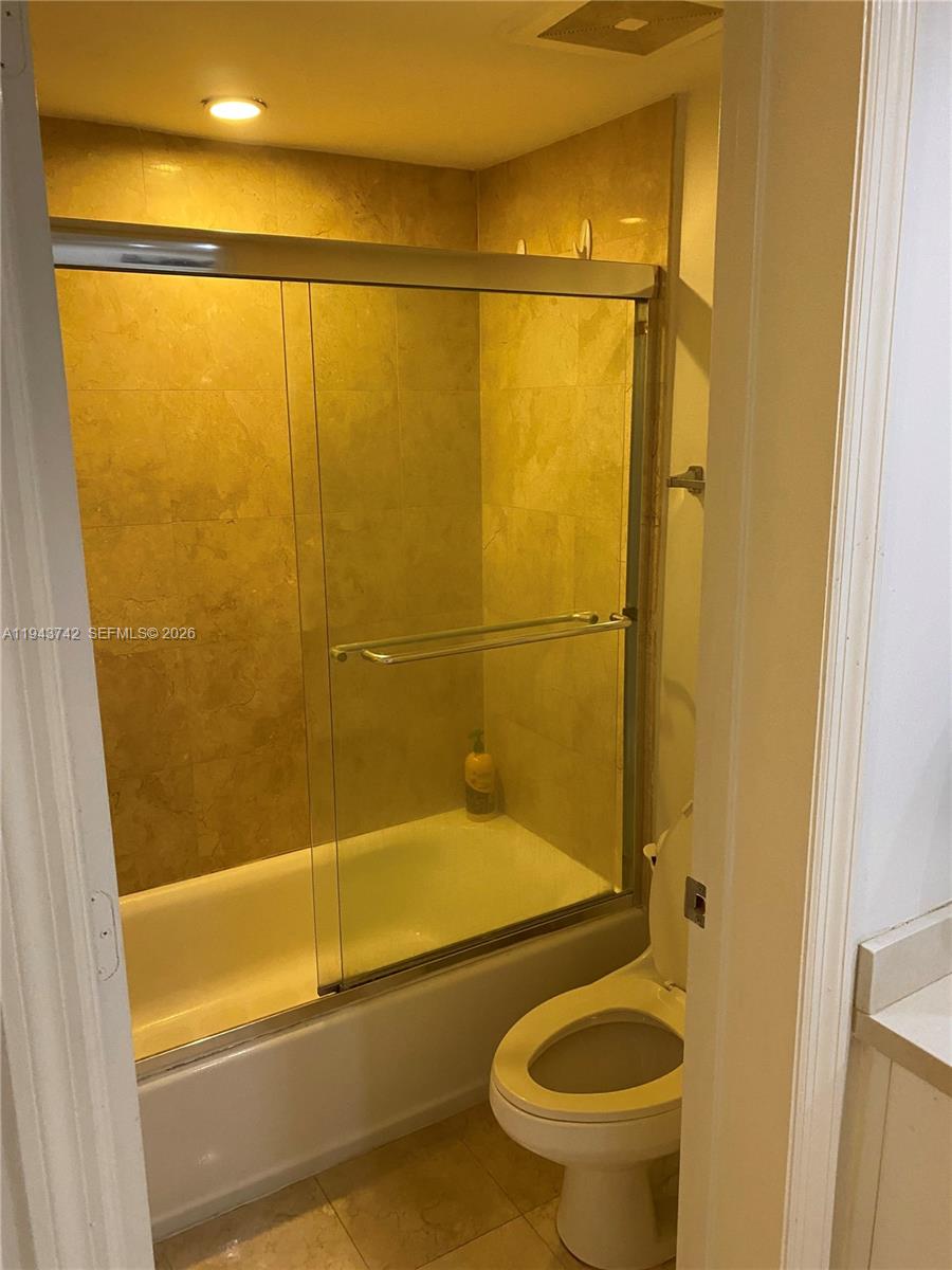 THE COLLINS CONDO - Residential