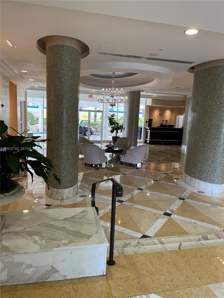 THE COLLINS CONDO - Residential