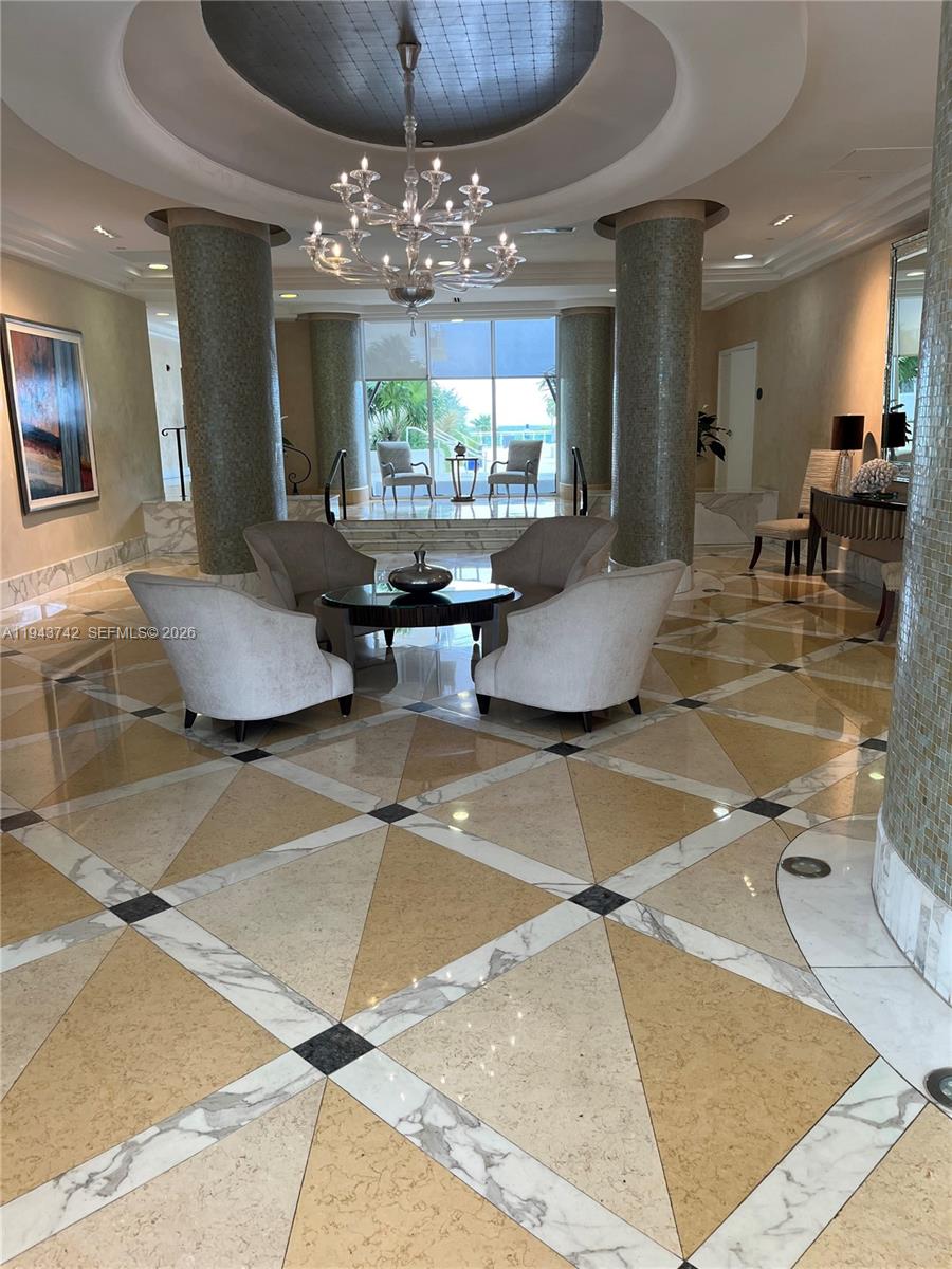 THE COLLINS CONDO - Residential