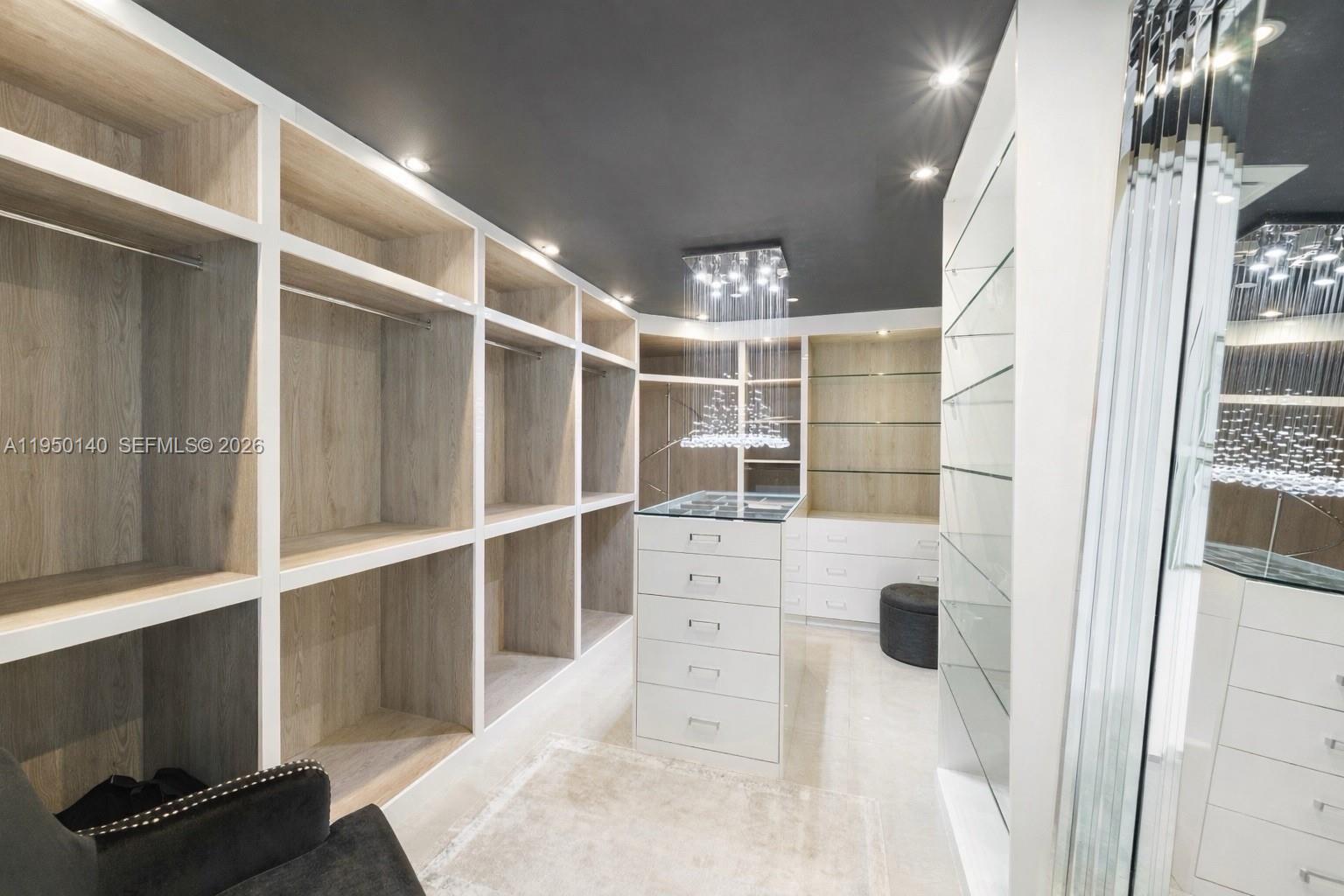 ICON CONDO - Residential