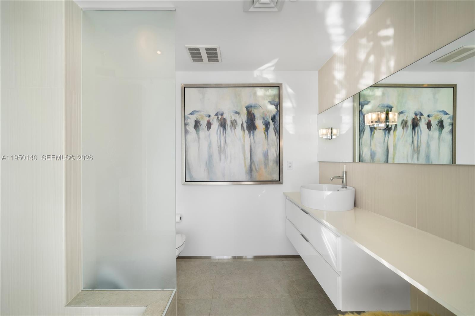 ICON CONDO - Residential