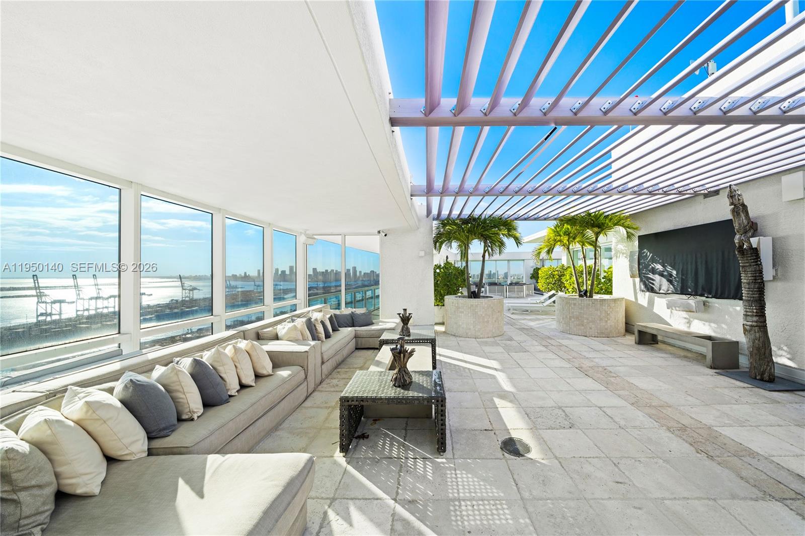 ICON CONDO - Residential