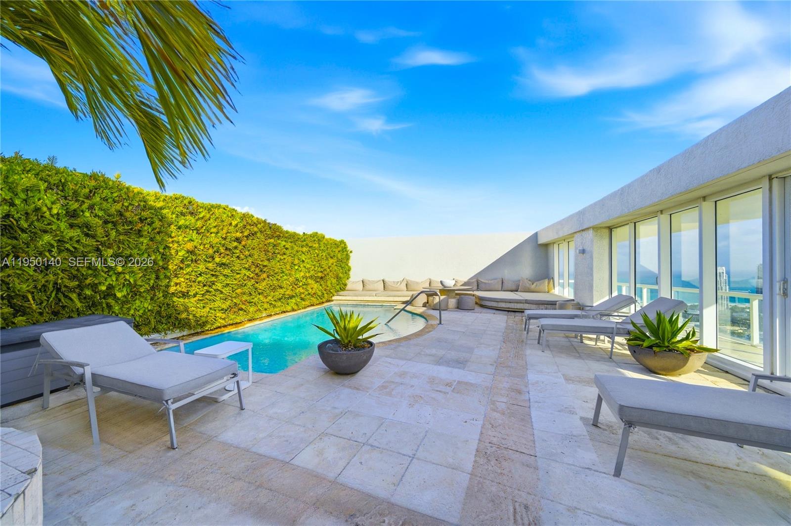 ICON CONDO - Residential