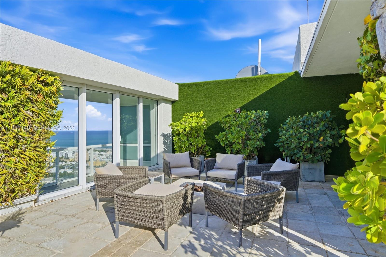 ICON CONDO - Residential