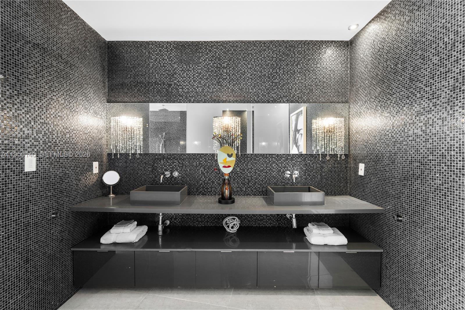 ICON CONDO - Residential