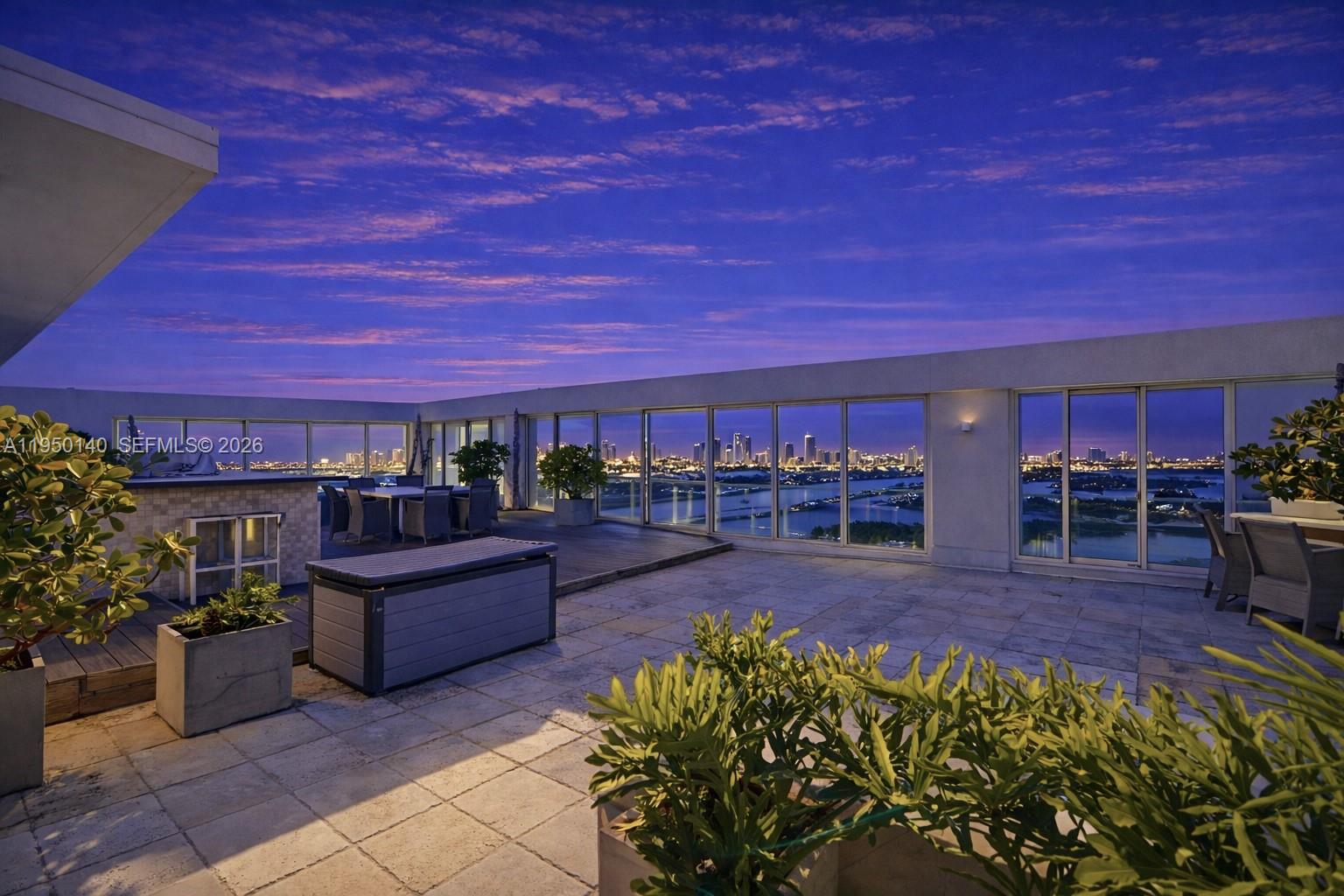 ICON CONDO - Residential