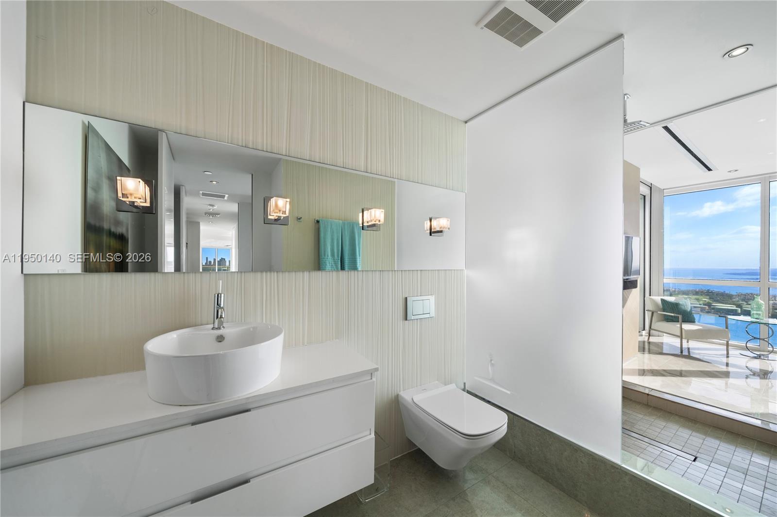 ICON CONDO - Residential