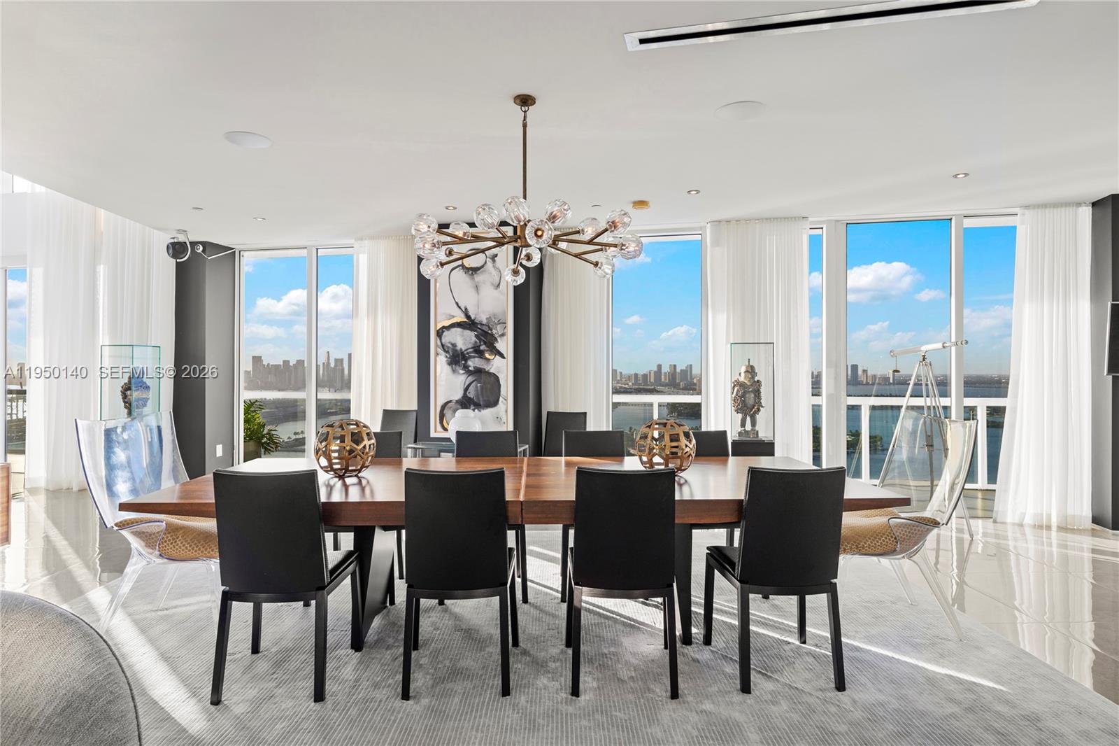 ICON CONDO - Residential