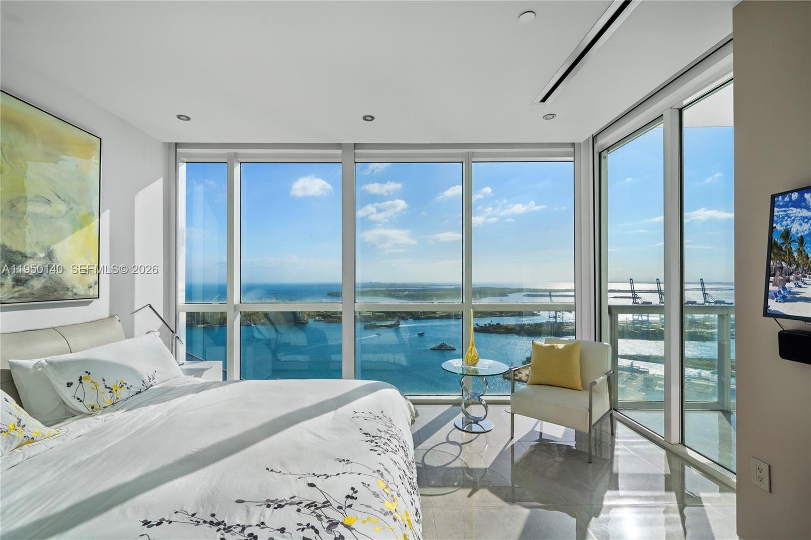 ICON CONDO - Residential