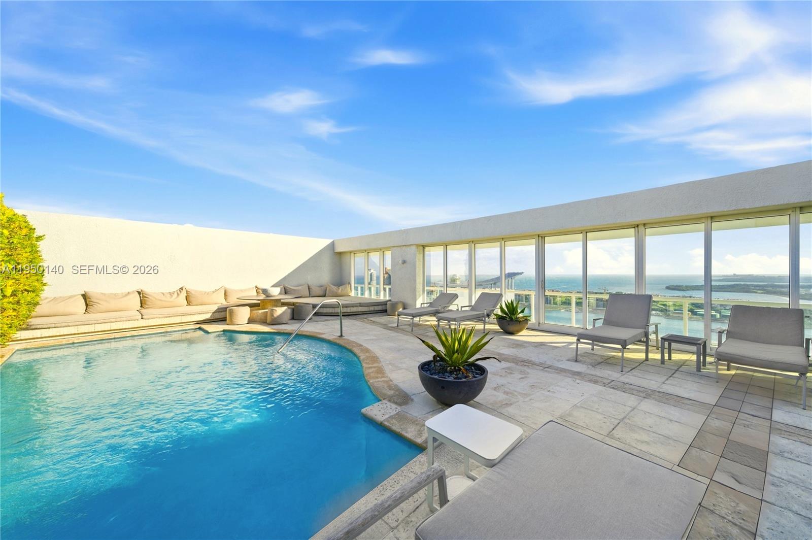 ICON CONDO - Residential