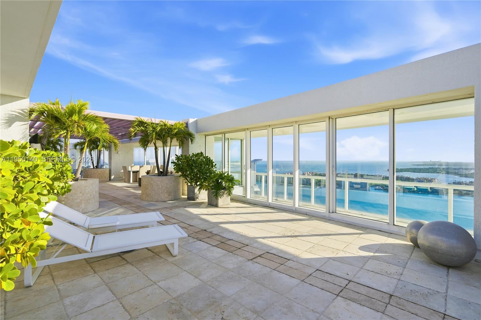 ICON CONDO - Residential