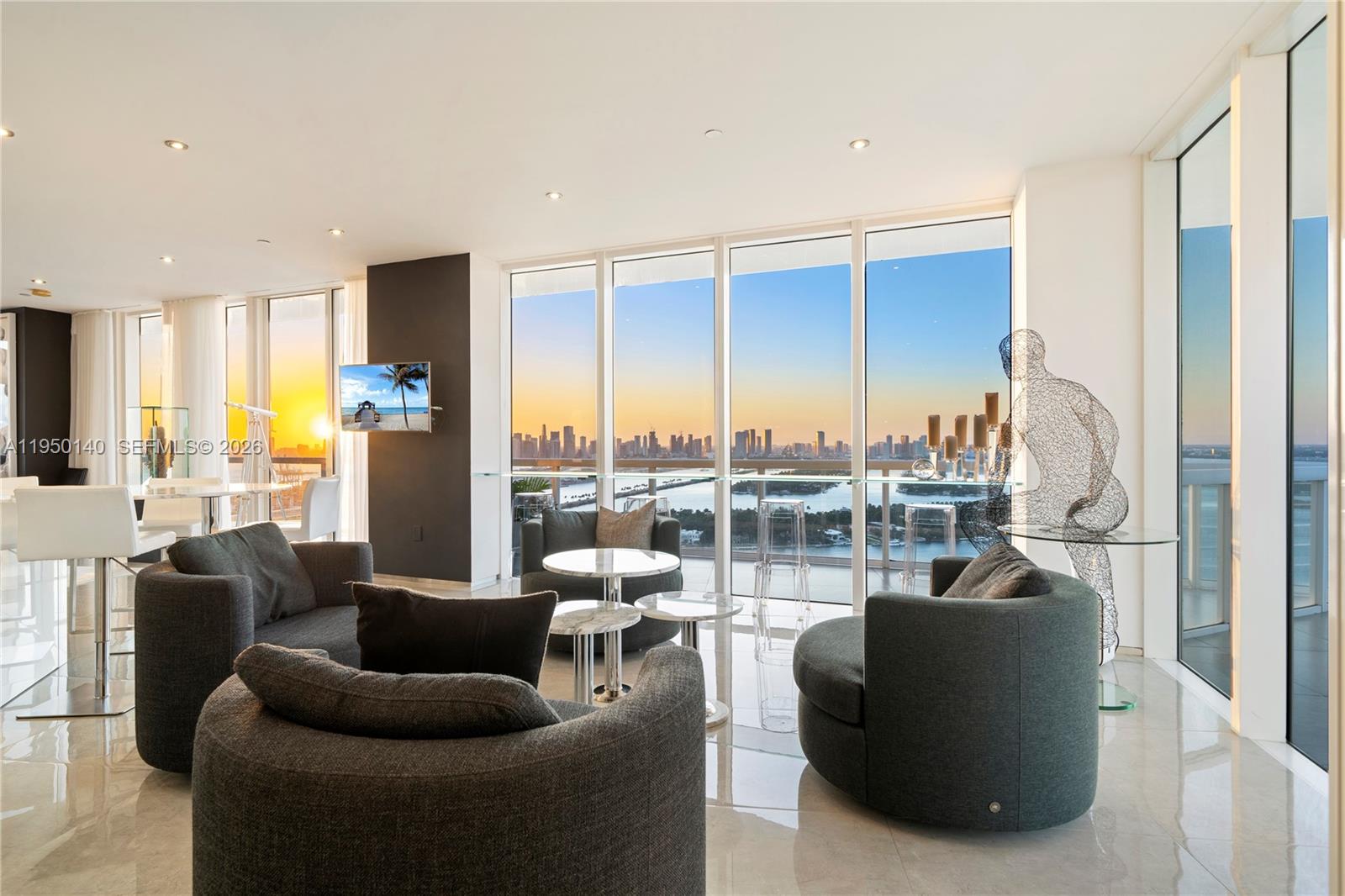 ICON CONDO - Residential