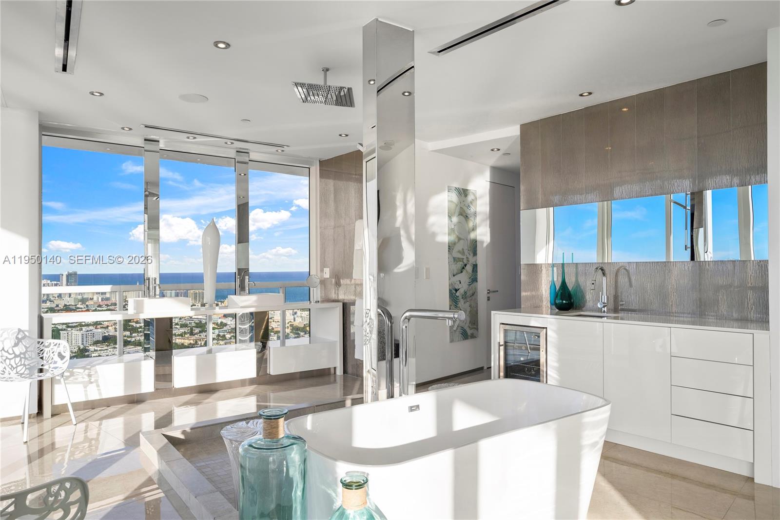 ICON CONDO - Residential