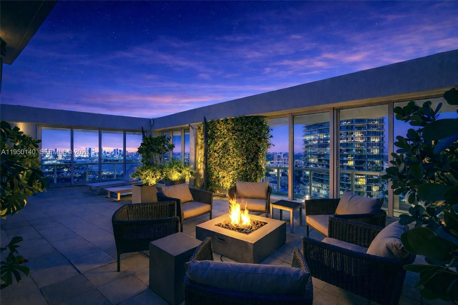 ICON CONDO - Residential