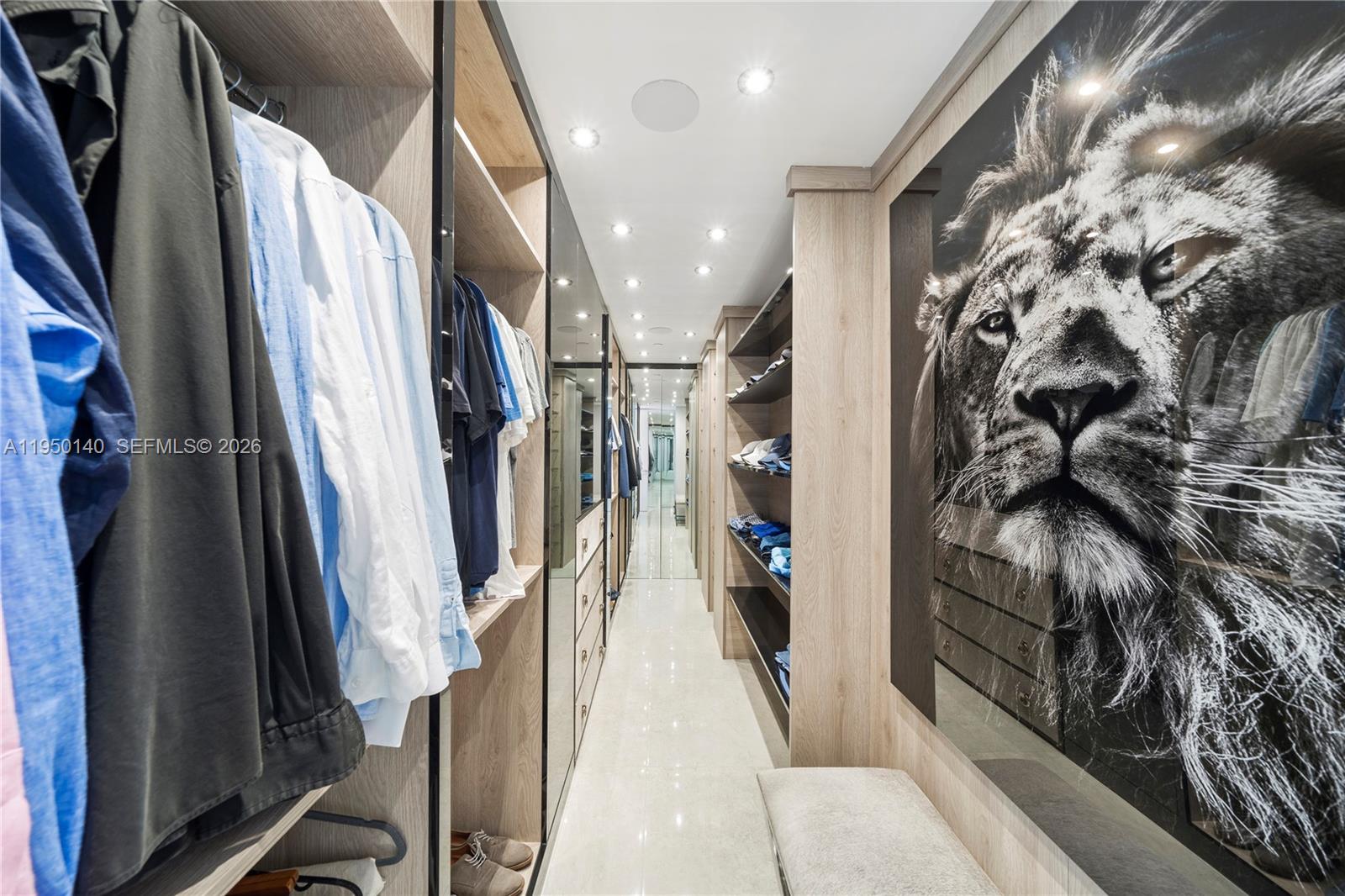 ICON CONDO - Residential