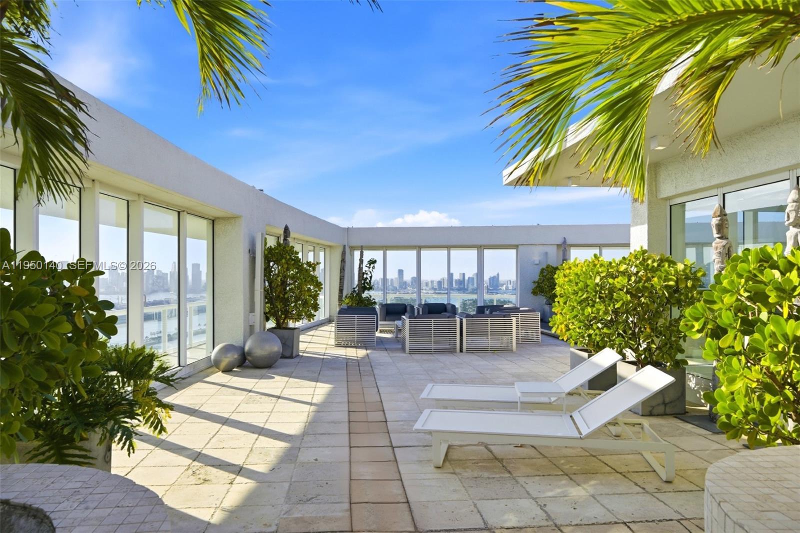 ICON CONDO - Residential