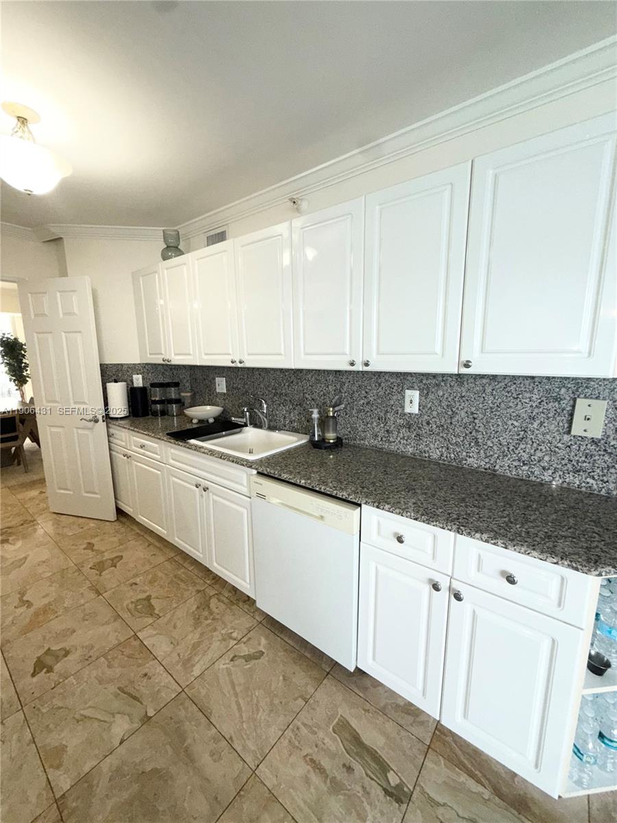 SANDS POINTE OCEAN BEACH - Residential Lease