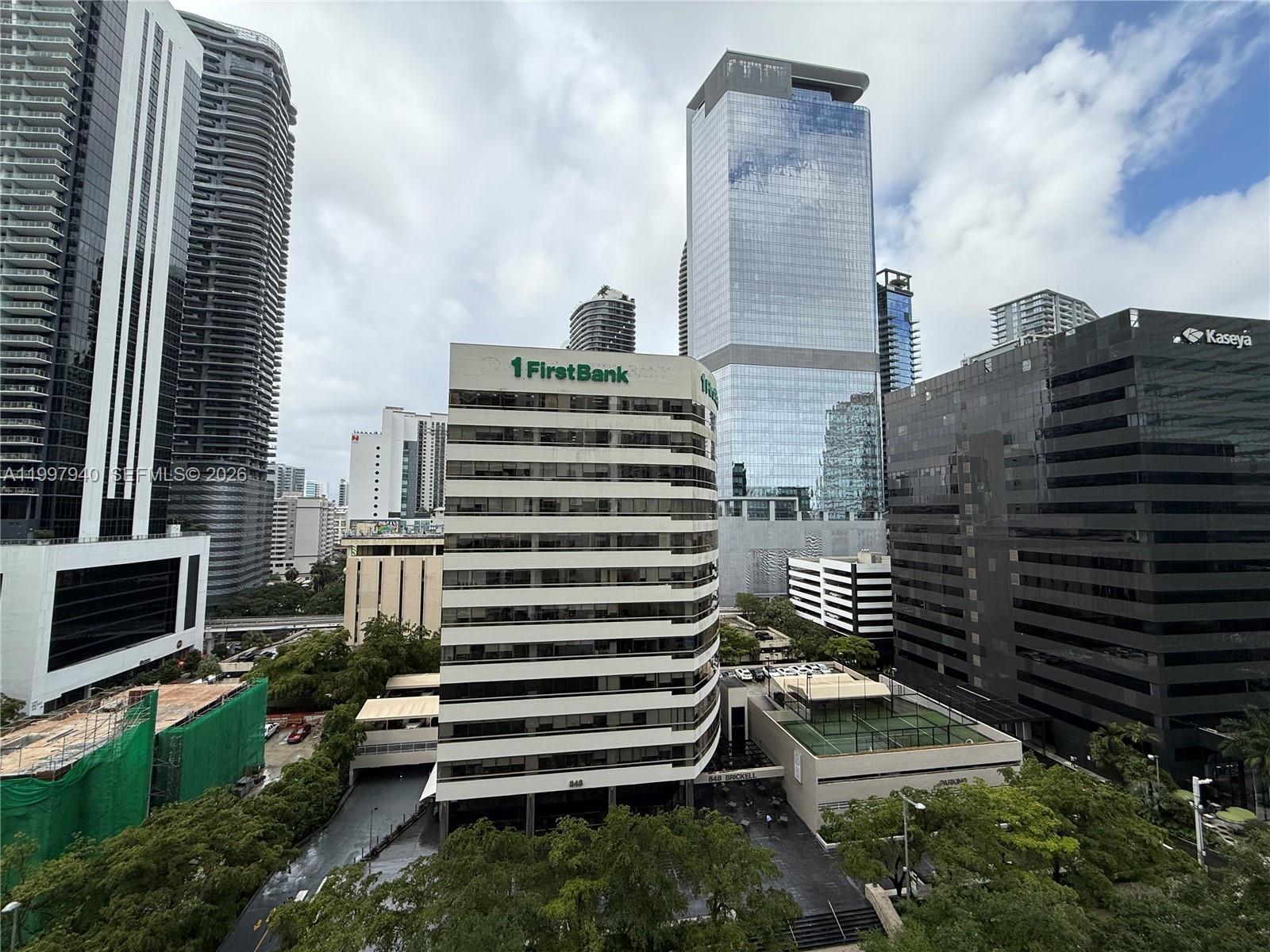 THE PLAZA 901 BRICKELL CO - Residential Lease