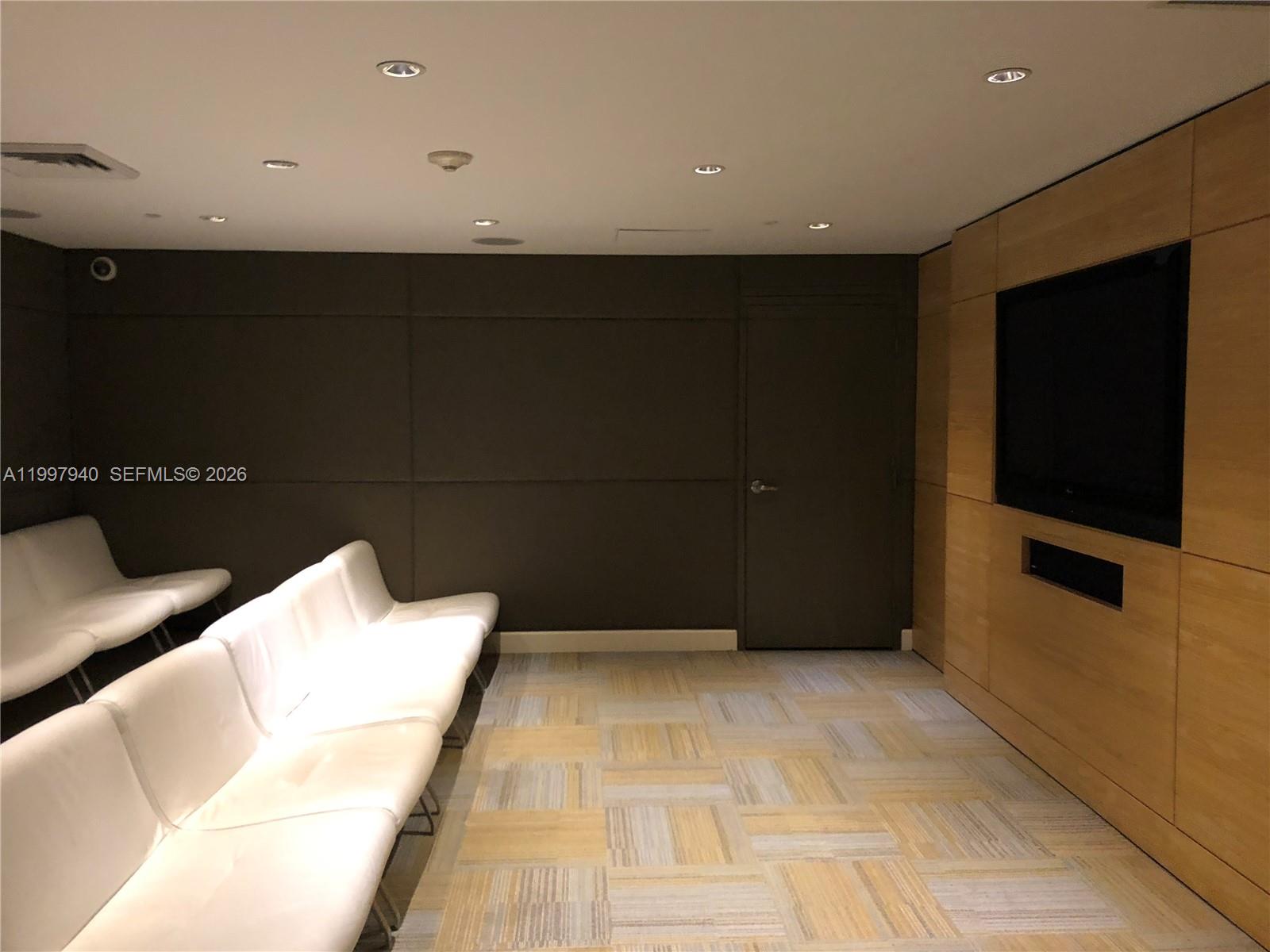 THE PLAZA 901 BRICKELL CO - Residential Lease