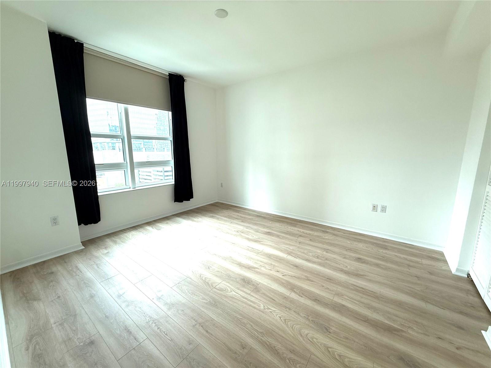 THE PLAZA 901 BRICKELL CO - Residential Lease