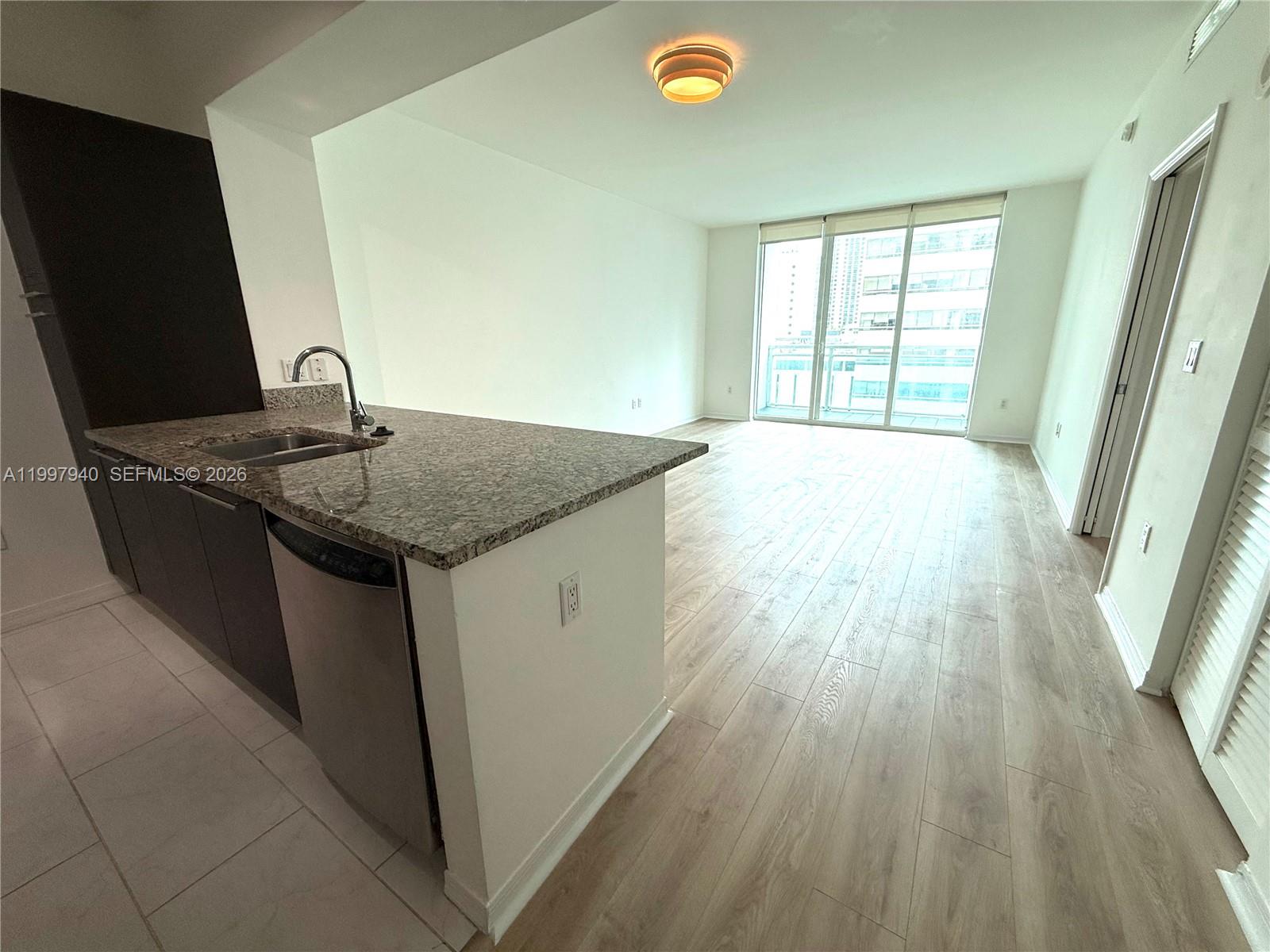 THE PLAZA 901 BRICKELL CO - Residential Lease