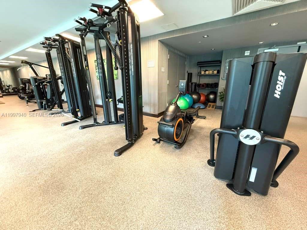 THE PLAZA 901 BRICKELL CO - Residential Lease