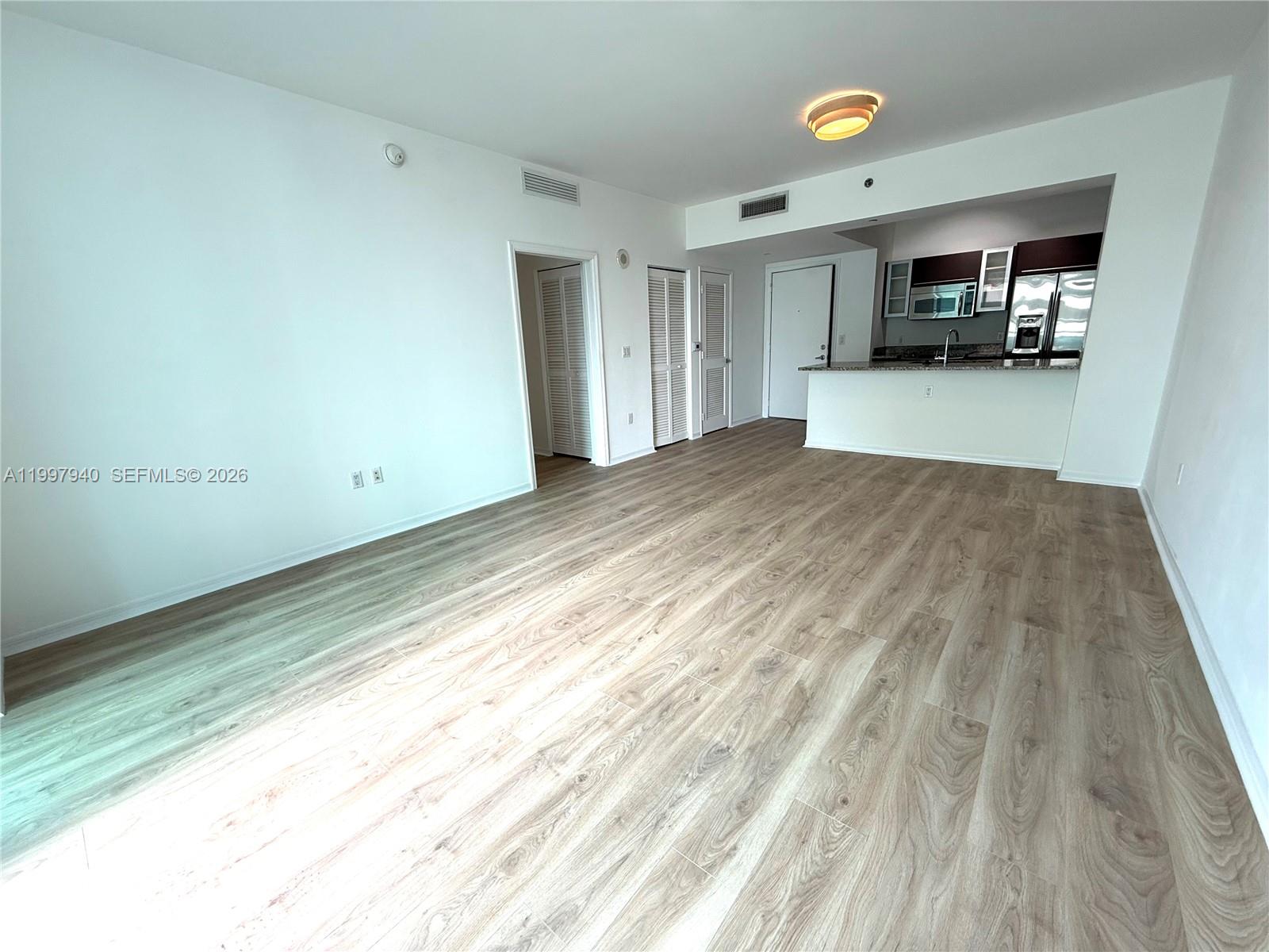 THE PLAZA 901 BRICKELL CO - Residential Lease