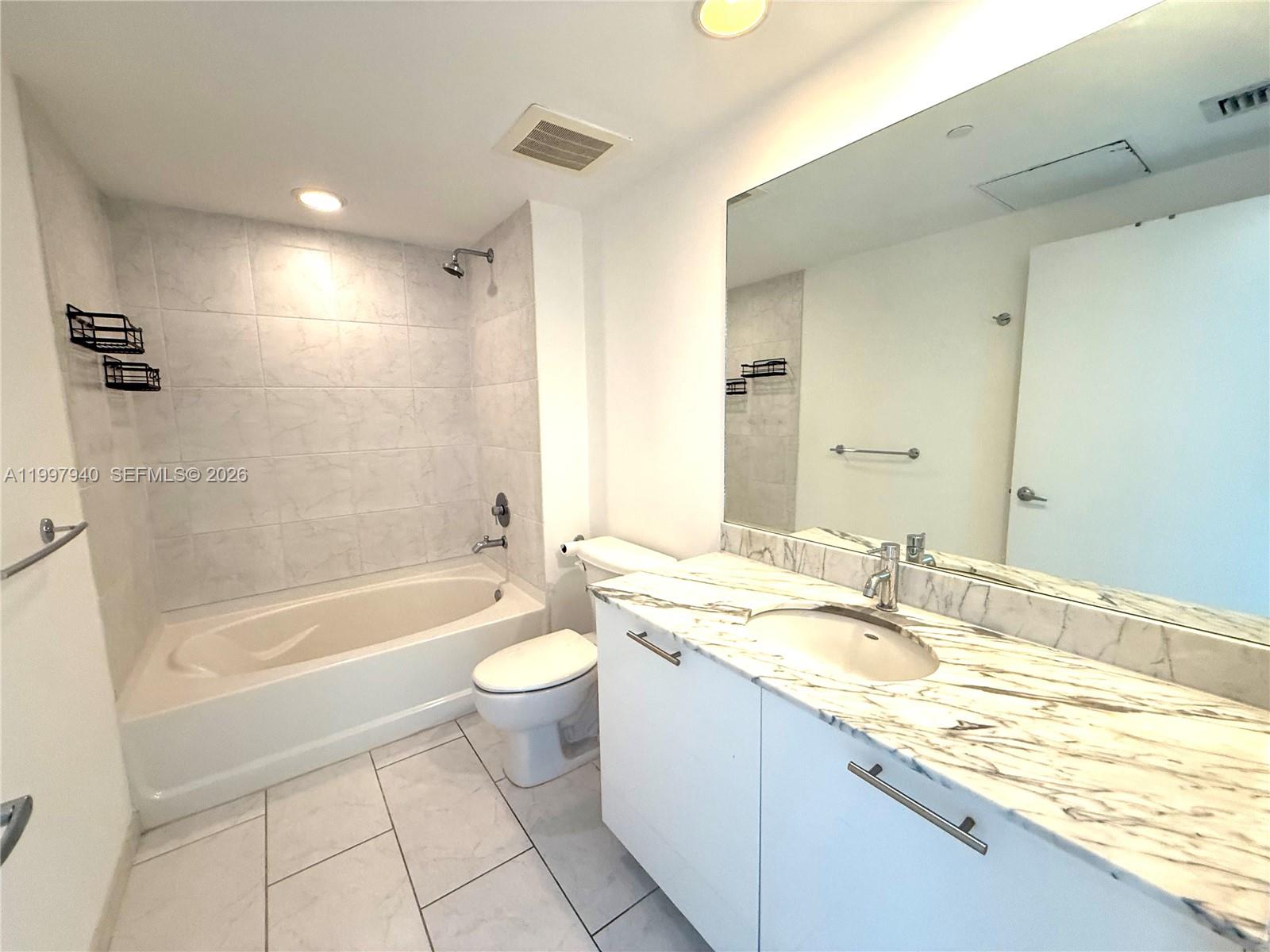 THE PLAZA 901 BRICKELL CO - Residential Lease