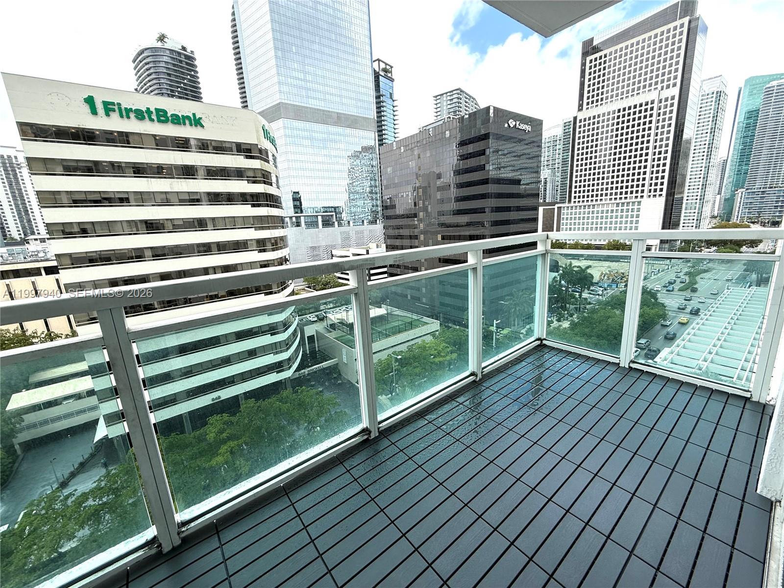 THE PLAZA 901 BRICKELL CO - Residential Lease