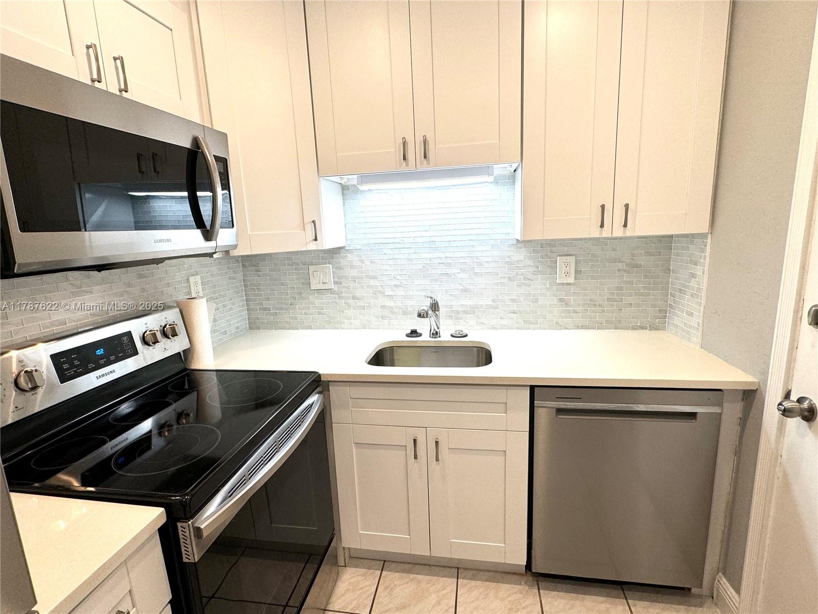 2970 NE 16th Ave B-210