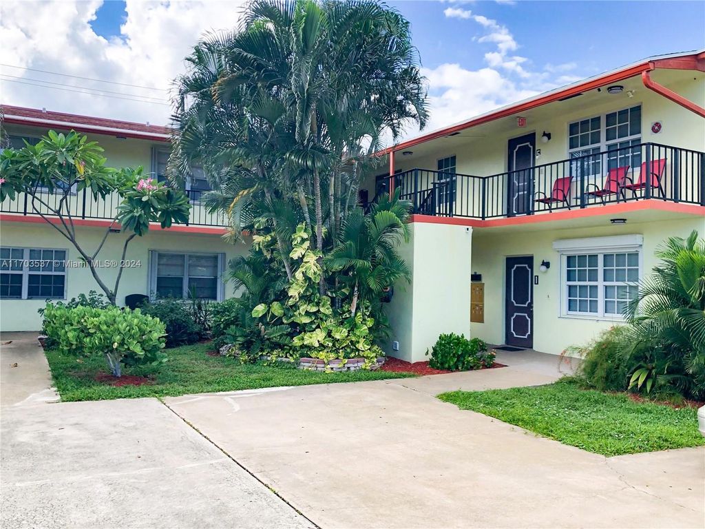 Photo of 1025 S Federal Hwy #7, Lake Worth, FL 33460 (MLS # A11703537)