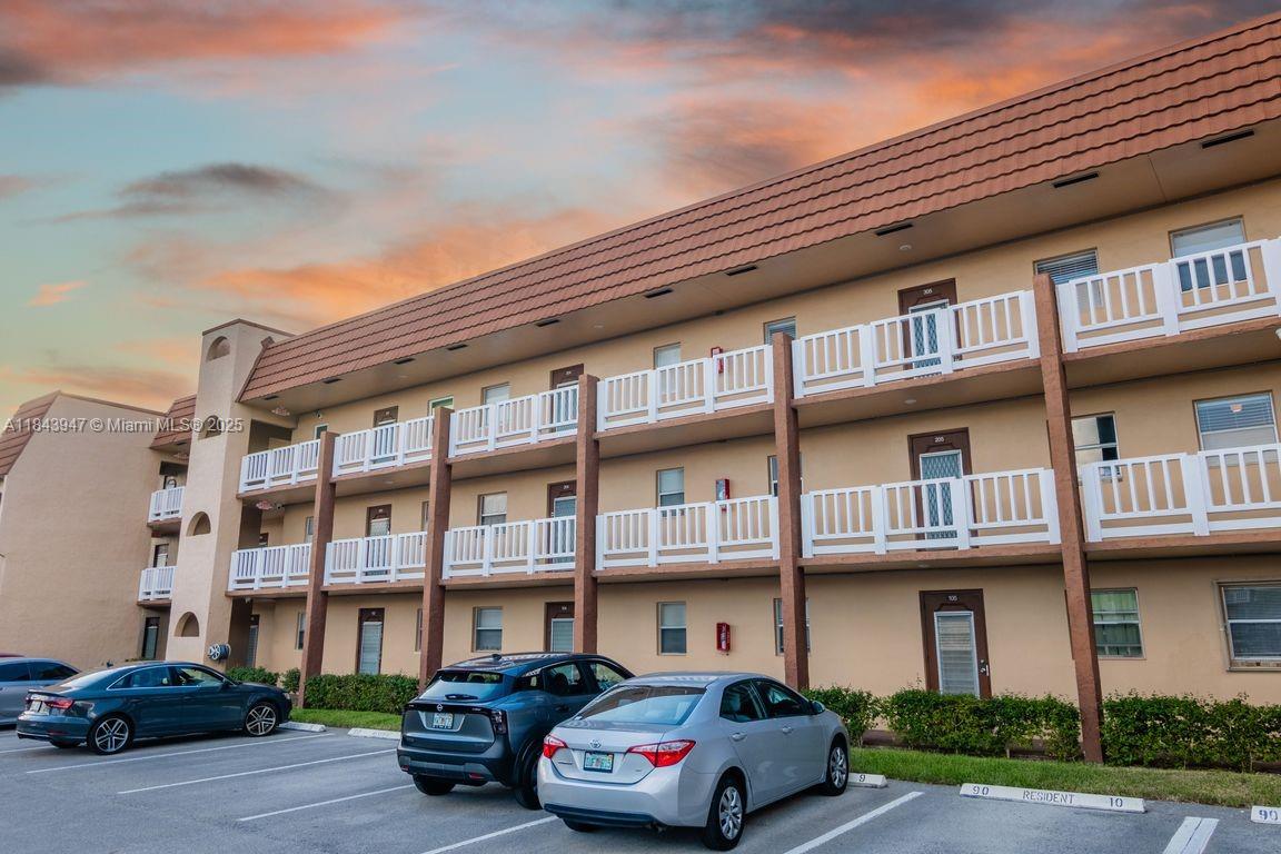 Amazing Opportunity! 2 Bed / 2 Bath Condo in Serene 55+ Community – Sunrise, FL Welcome to your new home or investment property in the heart of Sunrise! This beautifully maintained condo offers a peaceful and relaxed lifestyle in a well-kept 55+ community. Enjoy the comfort of a spacious layout, new appliances, and a welcoming atmosphere. The community is quiet, safe, and friendly—perfect for enjoying your golden years in peace.