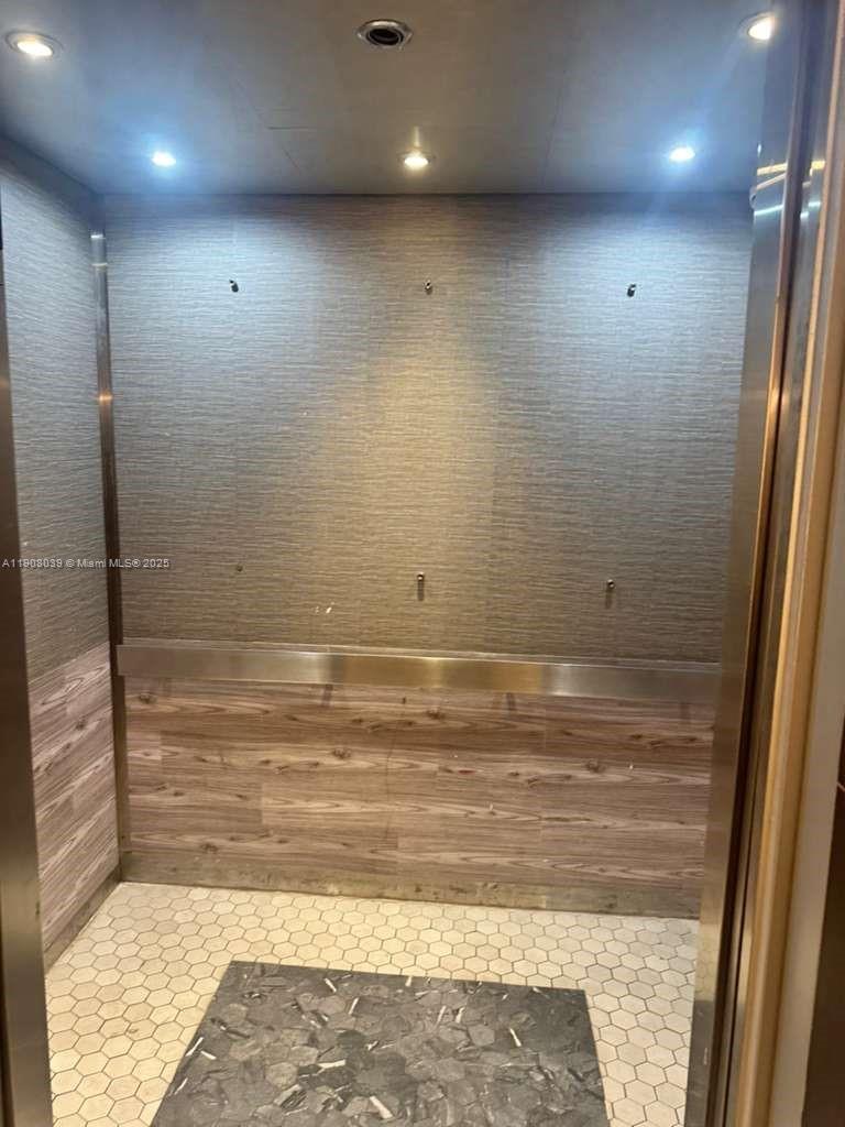 MANORS OF INVERRARY XII - Residential