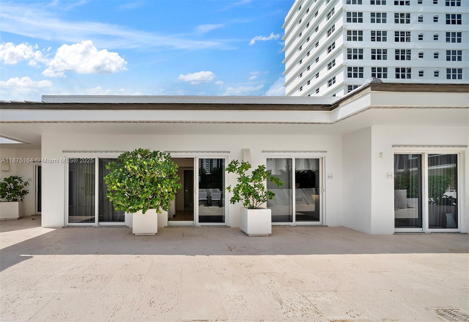 4775 Collins Ave CA-A14