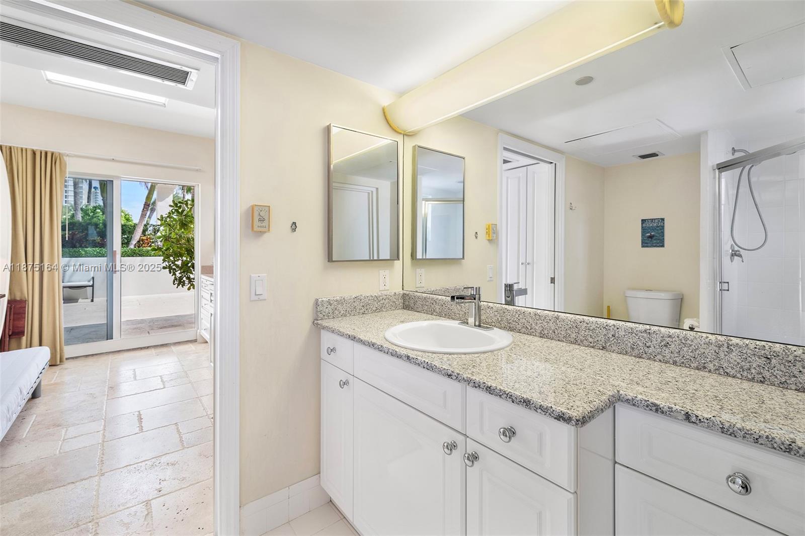 4775 Collins Ave CA-A14