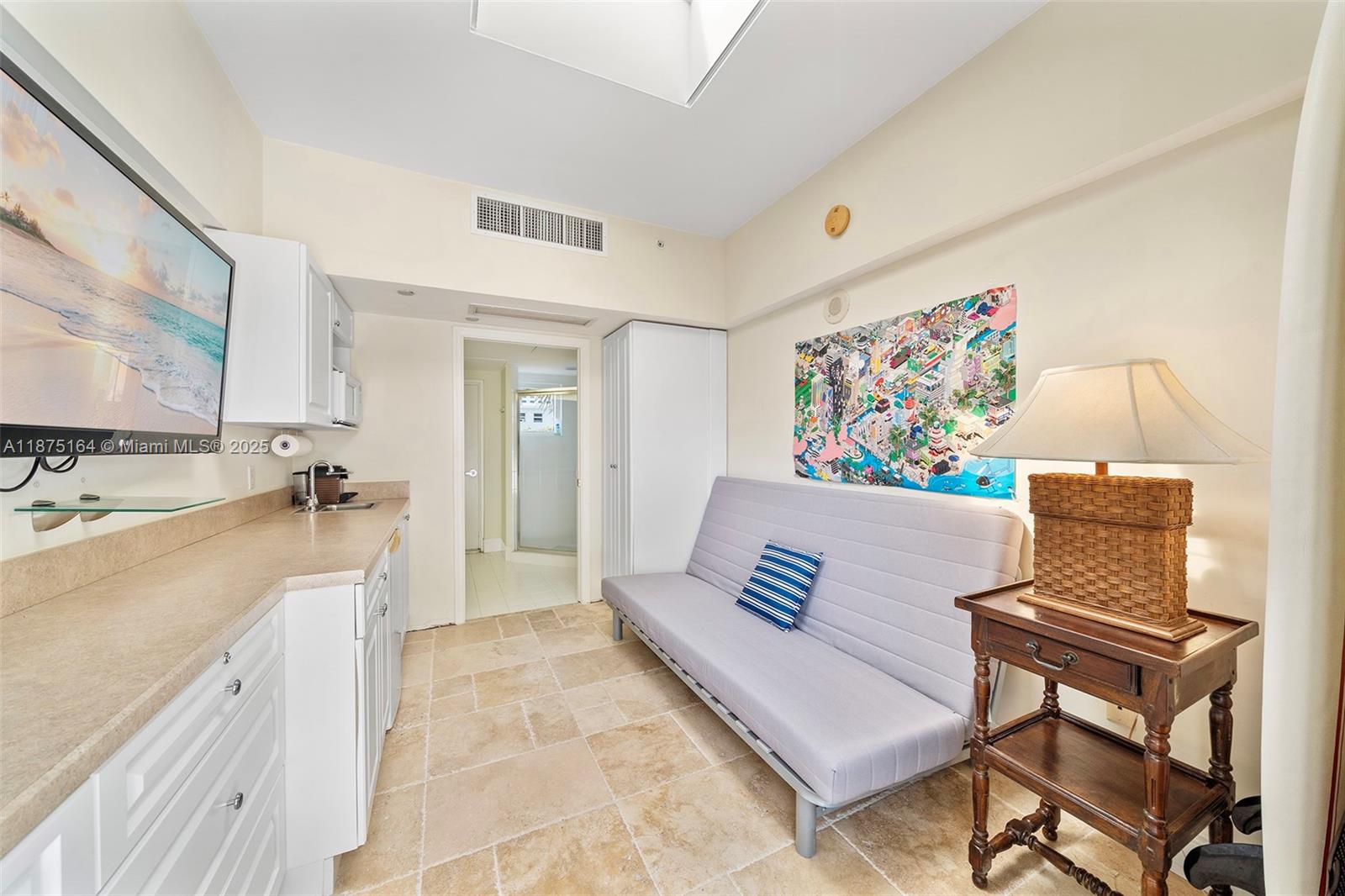 4775 Collins Ave CA-A14