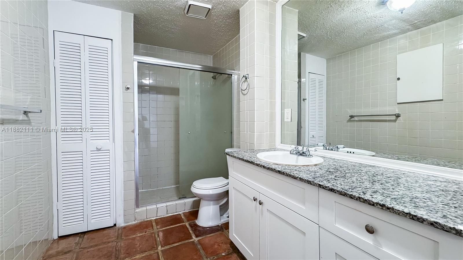 COUNTRY CLUB ACRES 4 - Residential Lease