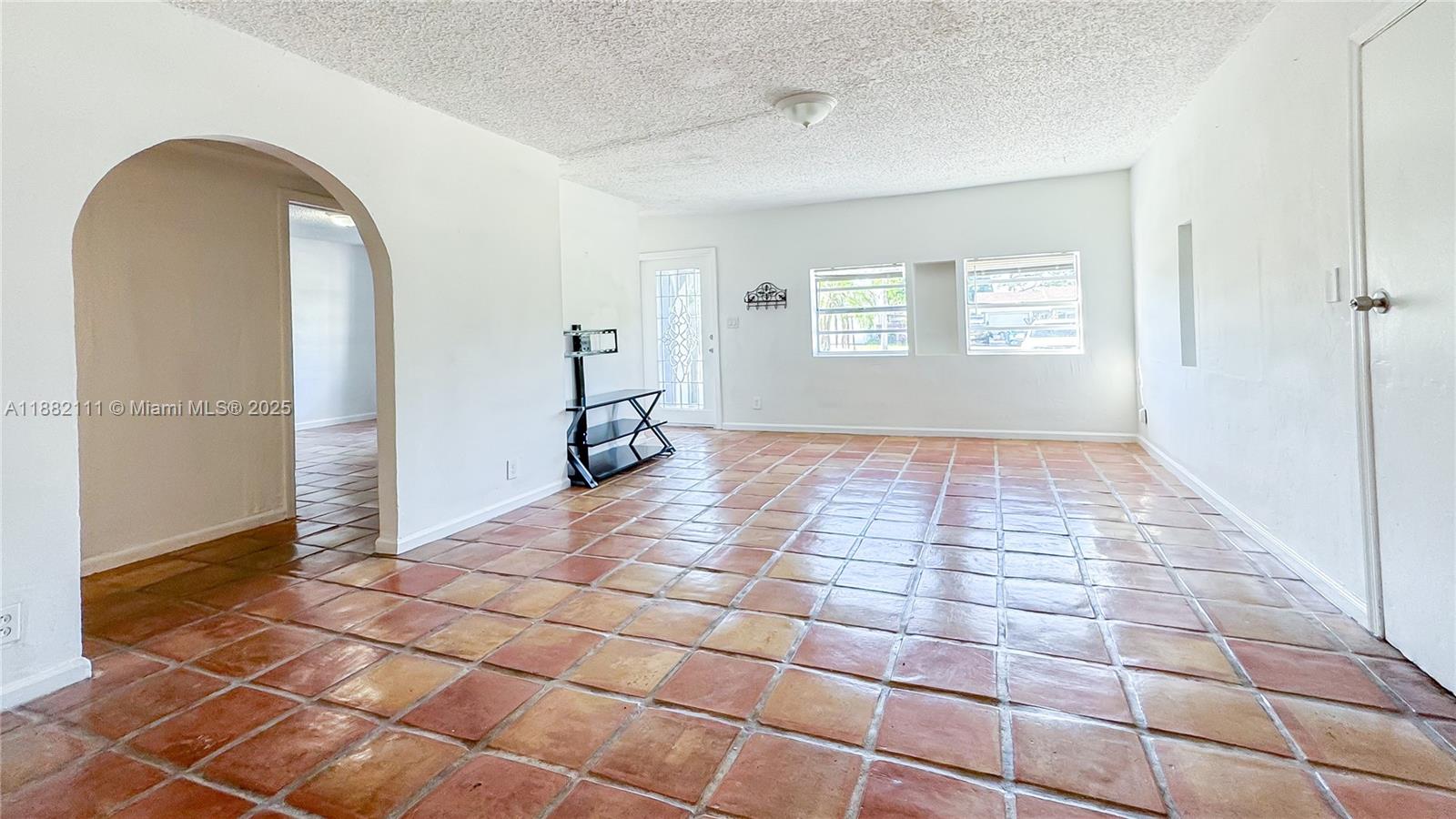 COUNTRY CLUB ACRES 4 - Residential Lease