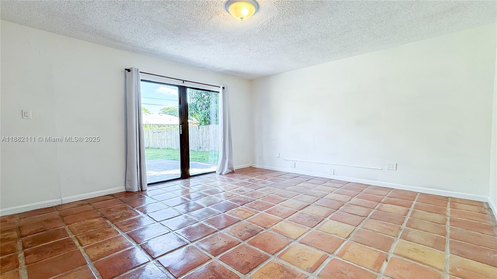 COUNTRY CLUB ACRES 4 - Residential Lease
