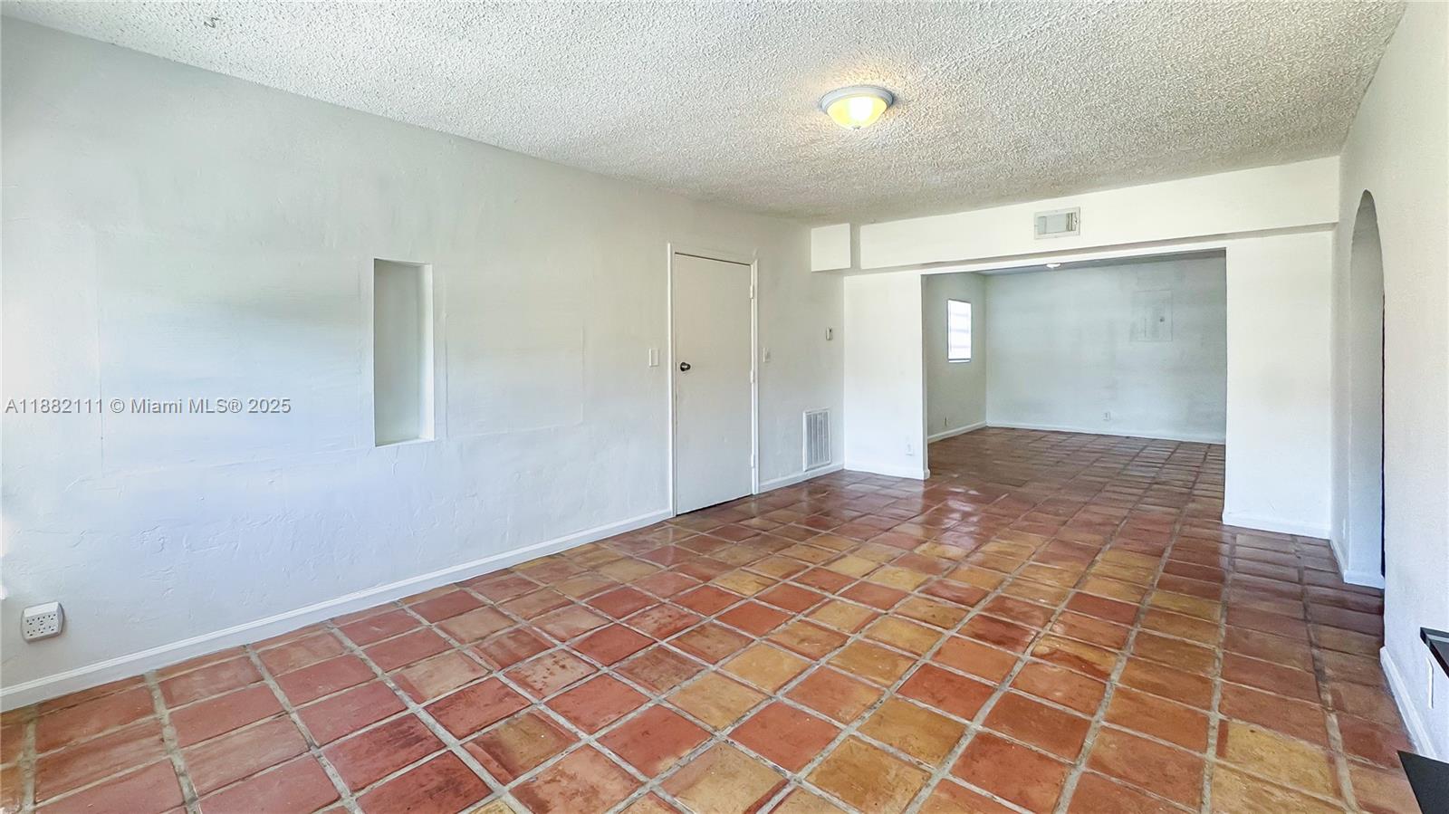 COUNTRY CLUB ACRES 4 - Residential Lease