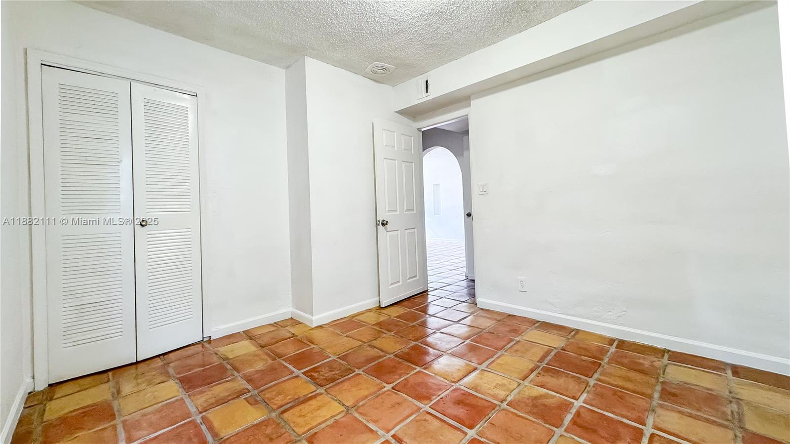 COUNTRY CLUB ACRES 4 - Residential Lease