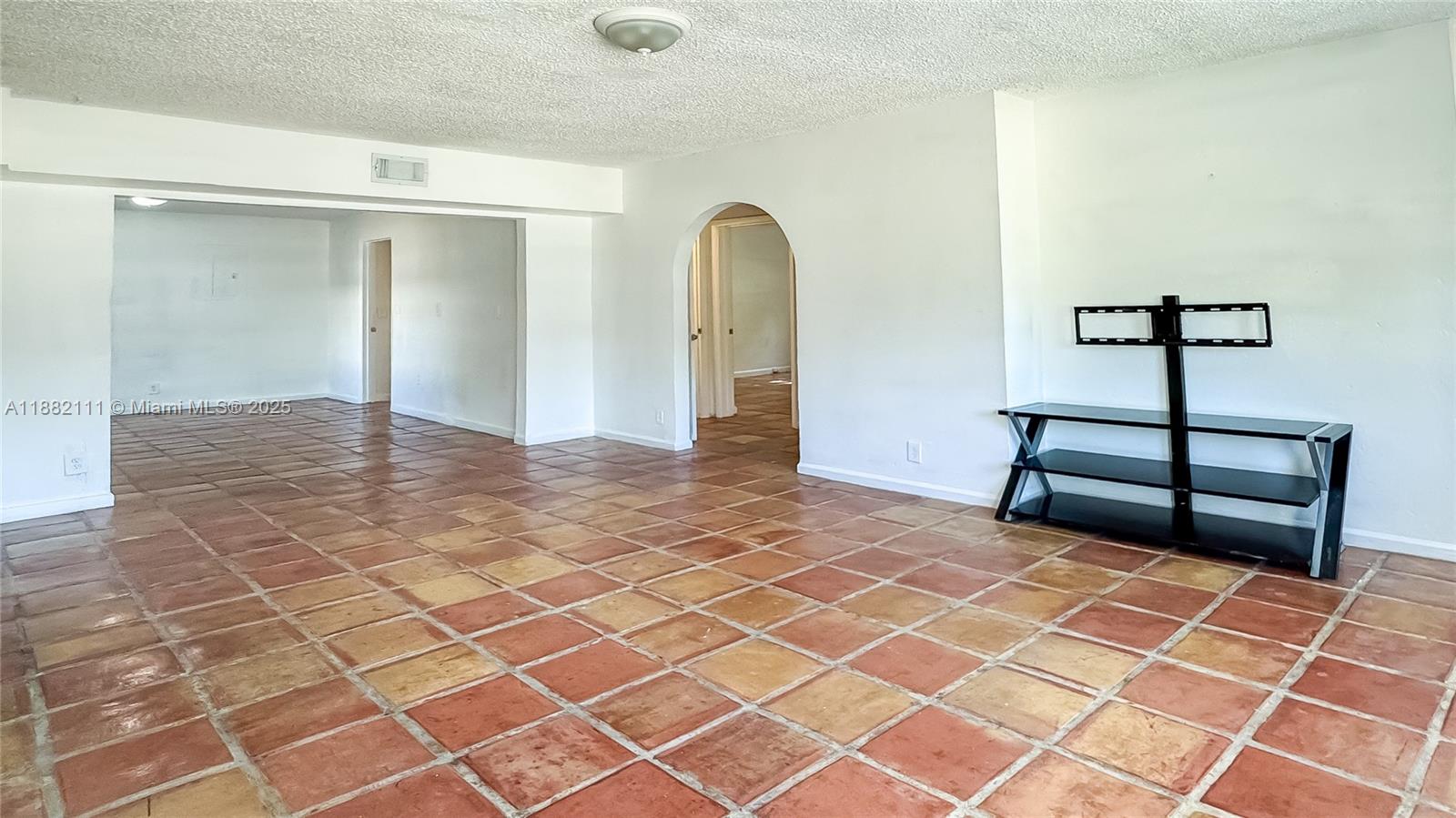 COUNTRY CLUB ACRES 4 - Residential Lease