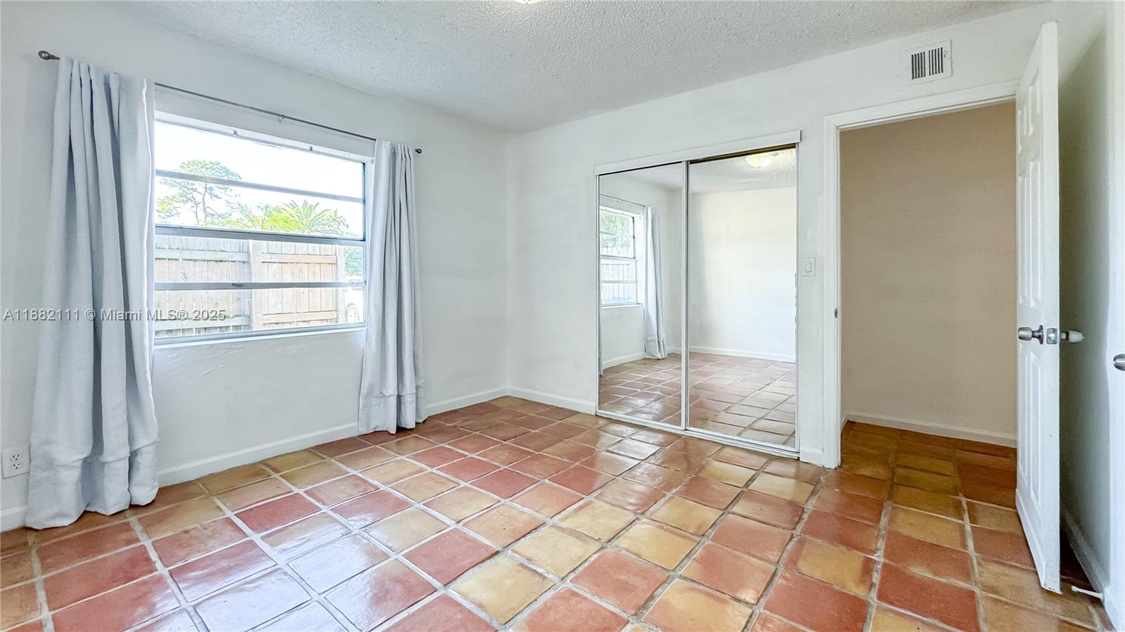 COUNTRY CLUB ACRES 4 - Residential Lease