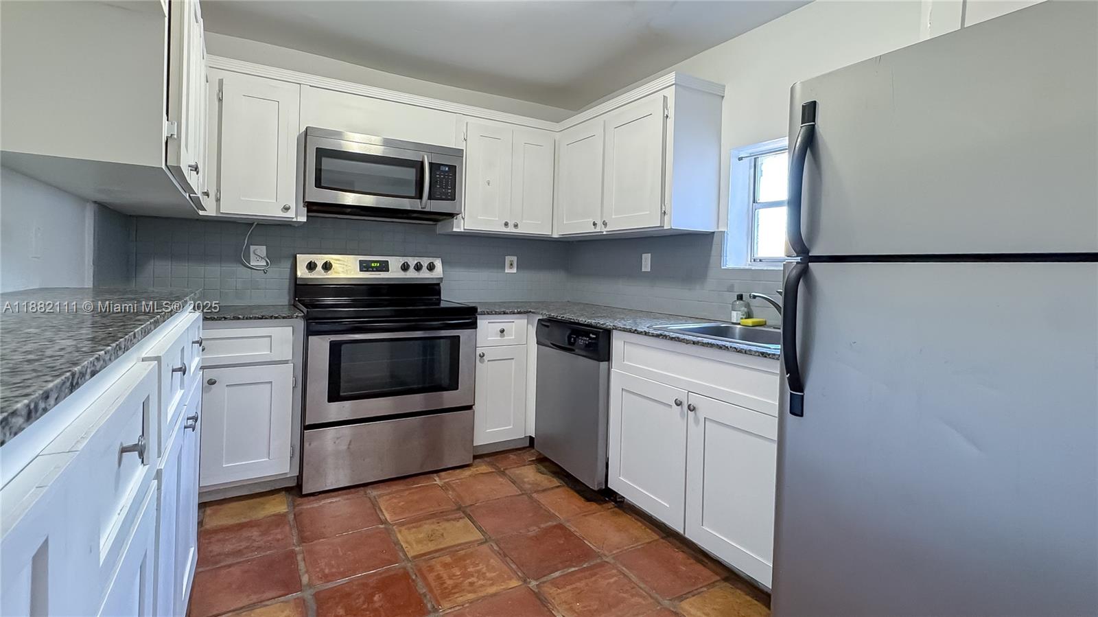 COUNTRY CLUB ACRES 4 - Residential Lease