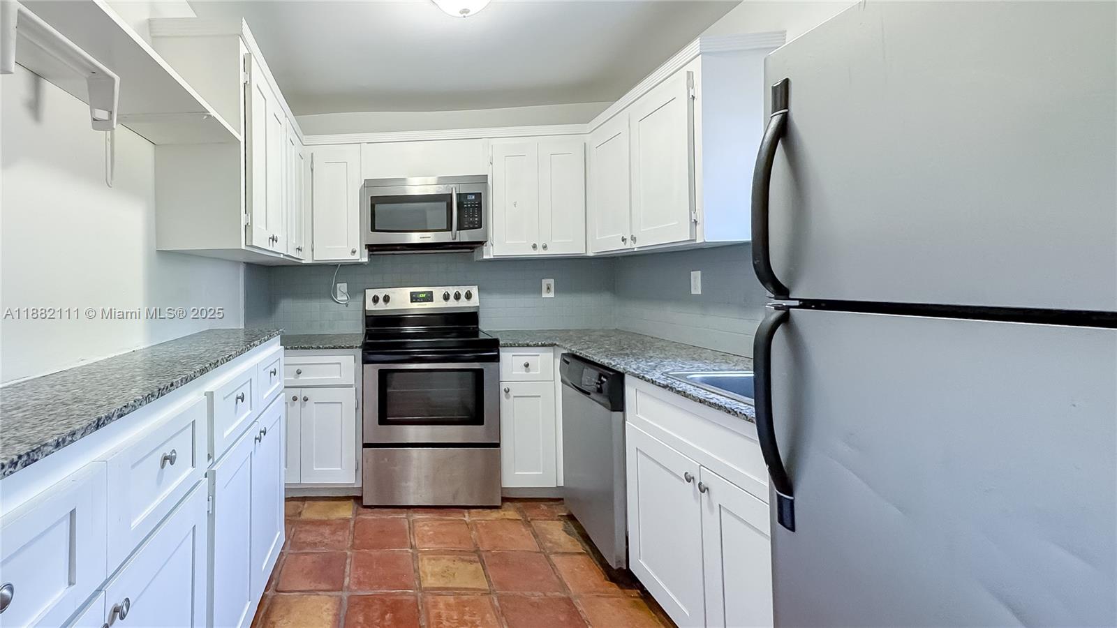 COUNTRY CLUB ACRES 4 - Residential Lease