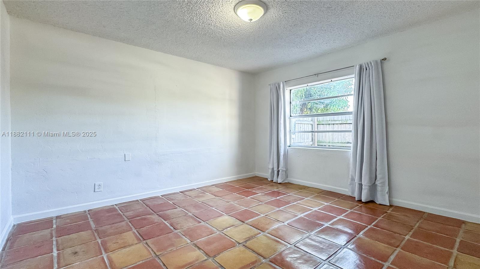 COUNTRY CLUB ACRES 4 - Residential Lease