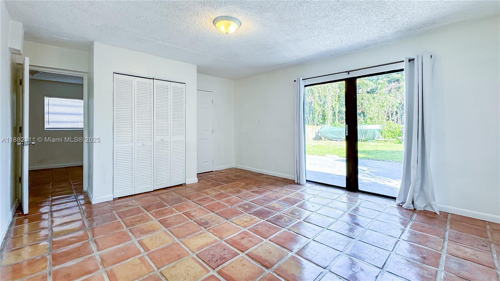 COUNTRY CLUB ACRES 4 - Residential Lease