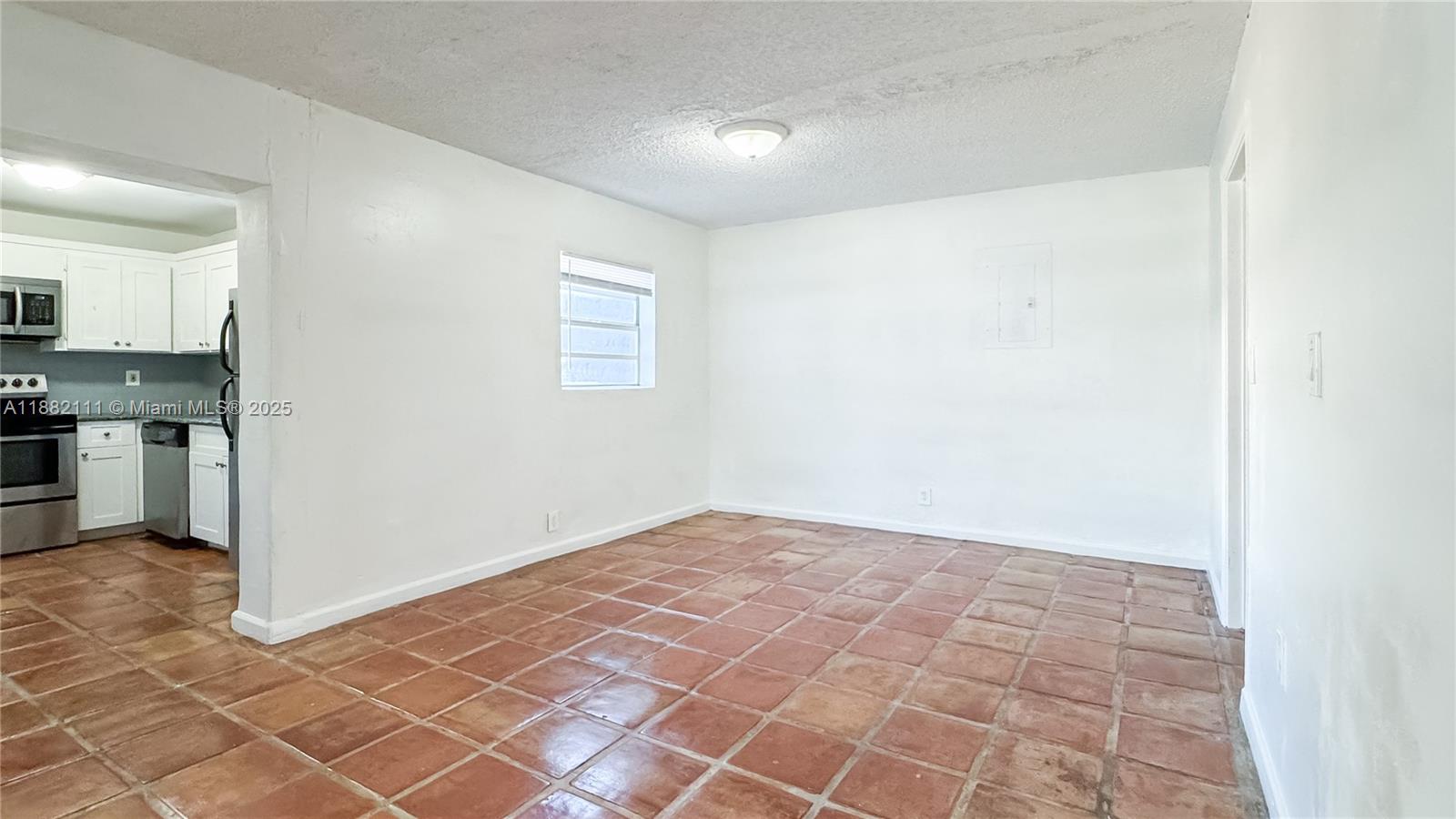 COUNTRY CLUB ACRES 4 - Residential Lease